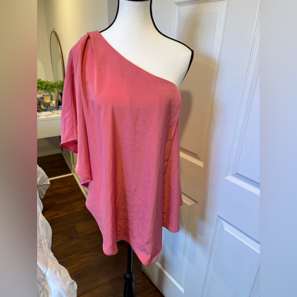 🌷TOPSHOP Coral One Shoulder Asymmetrical Blouse Size 6 Lightweight 3/$30
